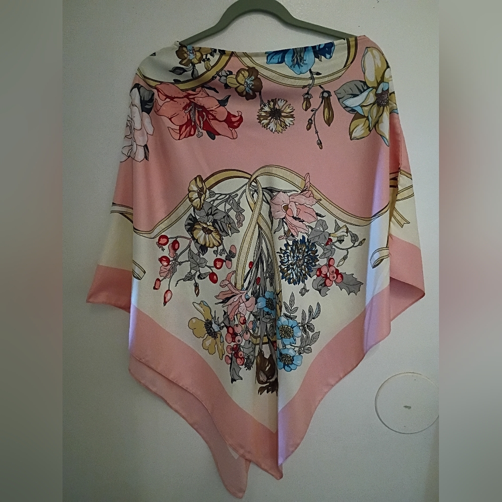 La Fiorentina Women's Pink and Blue Floral Poncho 100% Polyester Sz M/L‎